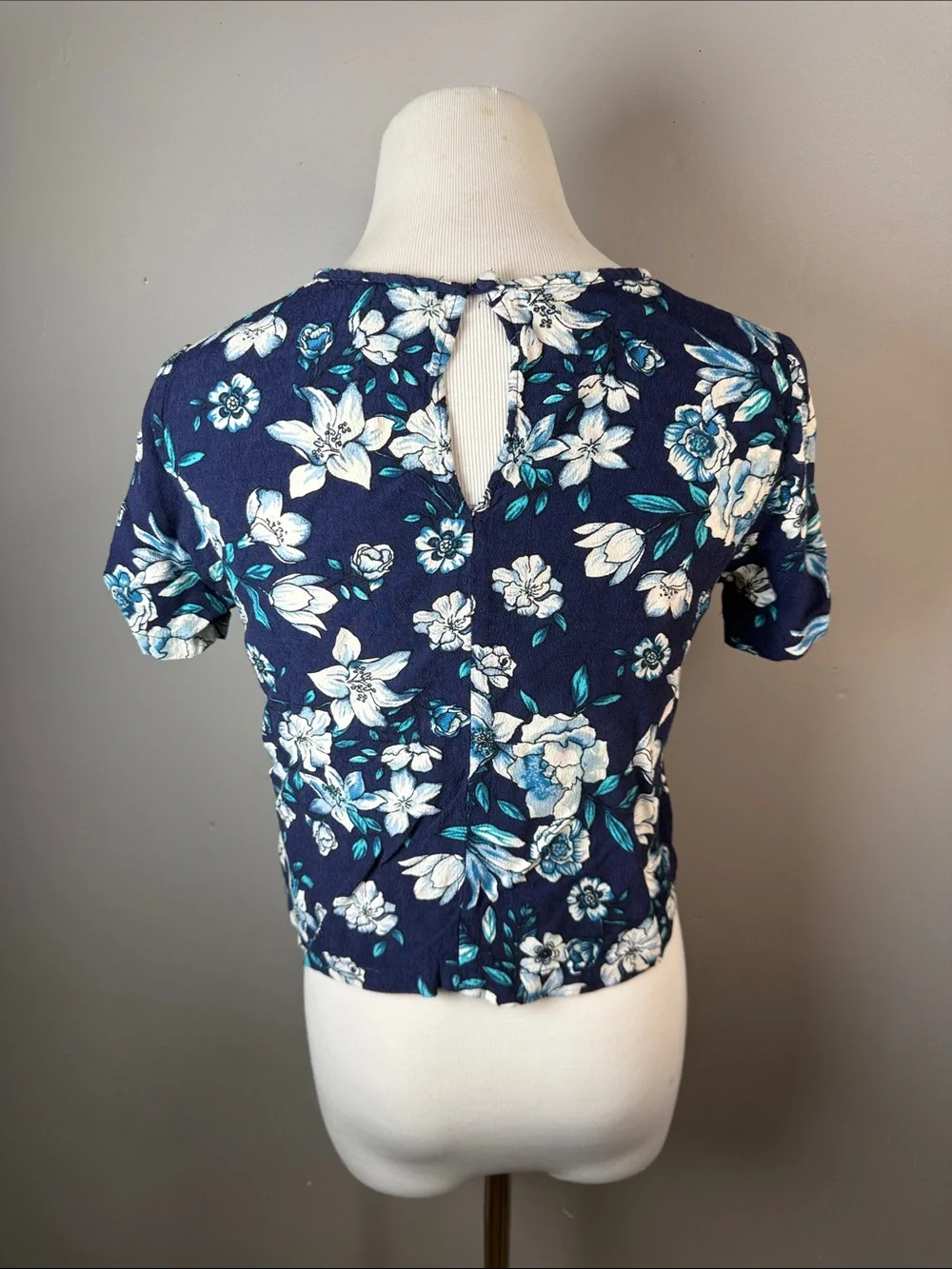 Floral Navy Short Sleeve Crop Top
